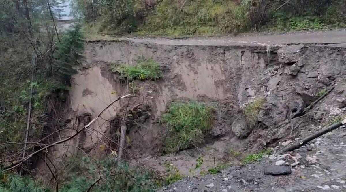     В Красноярске размыло дорогу к нескольким СНТ