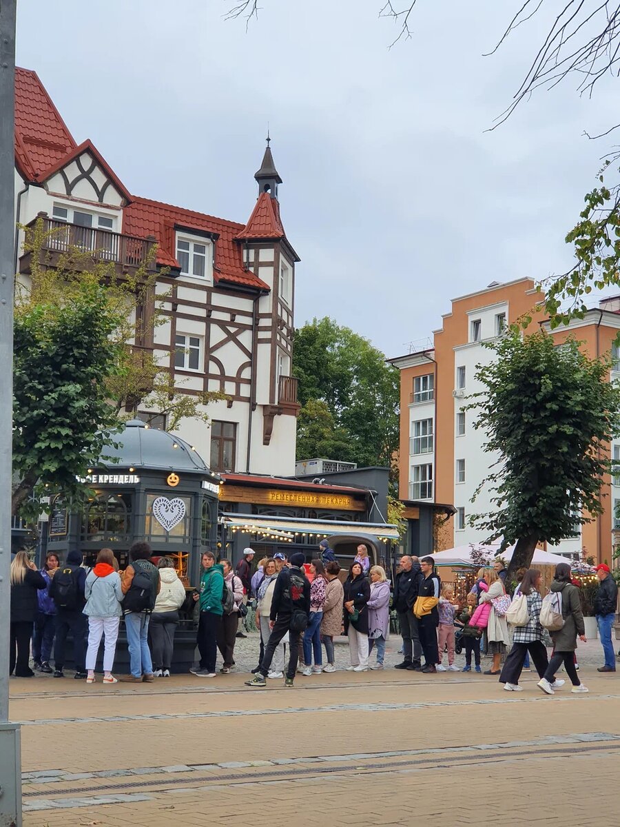 фото из интернета. Очередь за Крендельками.