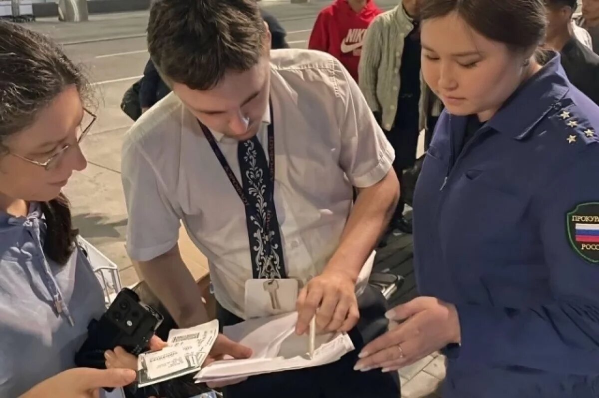    Авиалайнер врезался в стаю птиц: рейс из Владивостока в Москву отменили