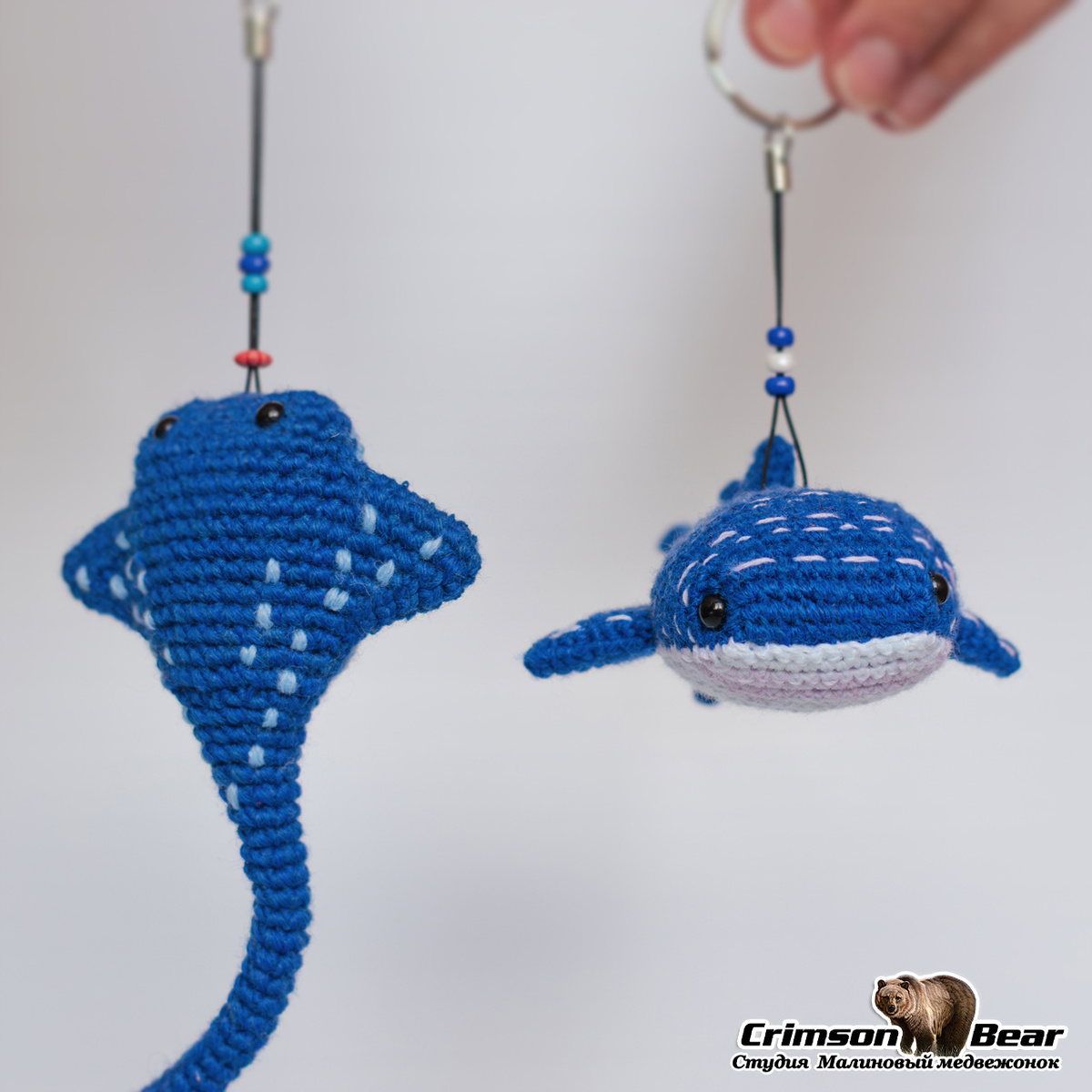 Скат и китовая акула.
Размер 13 и 9 см.