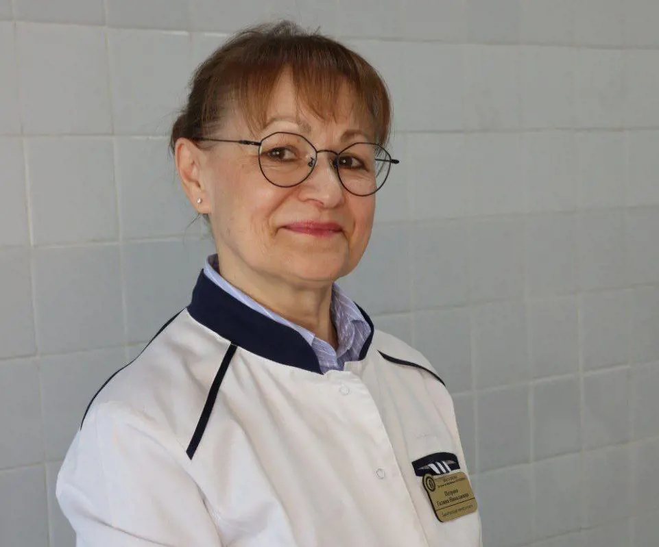 врач-педиатр высшей категории, заведующая отделением организации медпомощи несовершеннолетним в образовательных организациях иркутской «Городской Ивано-Матрёнинской детской клинической больницы»