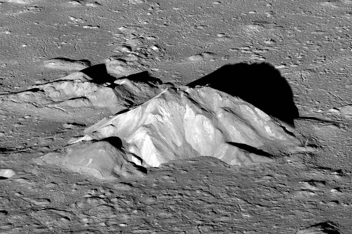 Центральный пик Тихо / © NASA