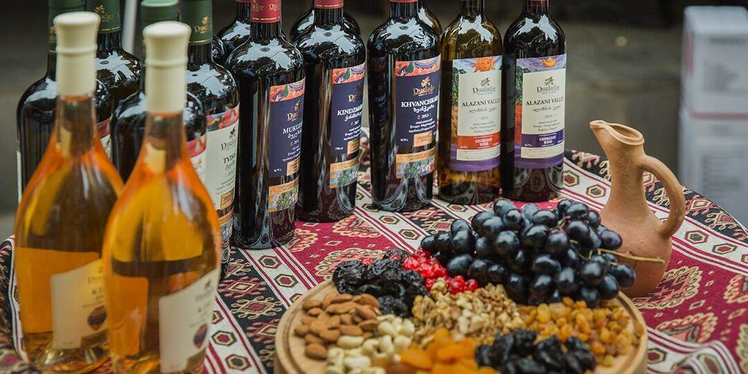 Легендарное грузинское вино Хванчкара: как делают, как распознать подделку и сколько стоит?