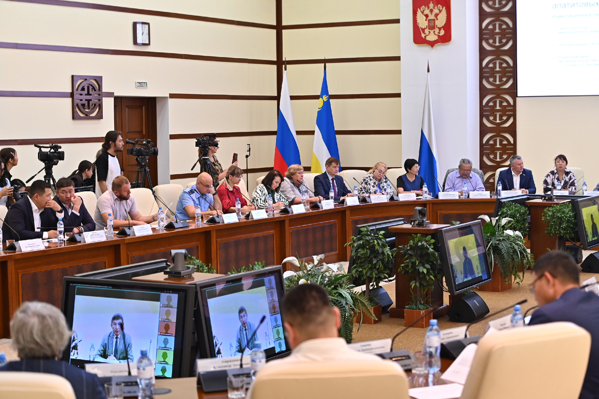 В правительстве Бурятии прошло совещание по вопросам разработки Ошурковского месторождения / Фото: правительство Бурятии