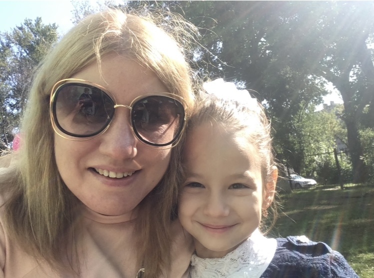 Оксана (автор канала) и Наталья первоклассница, несколько лет назад! 