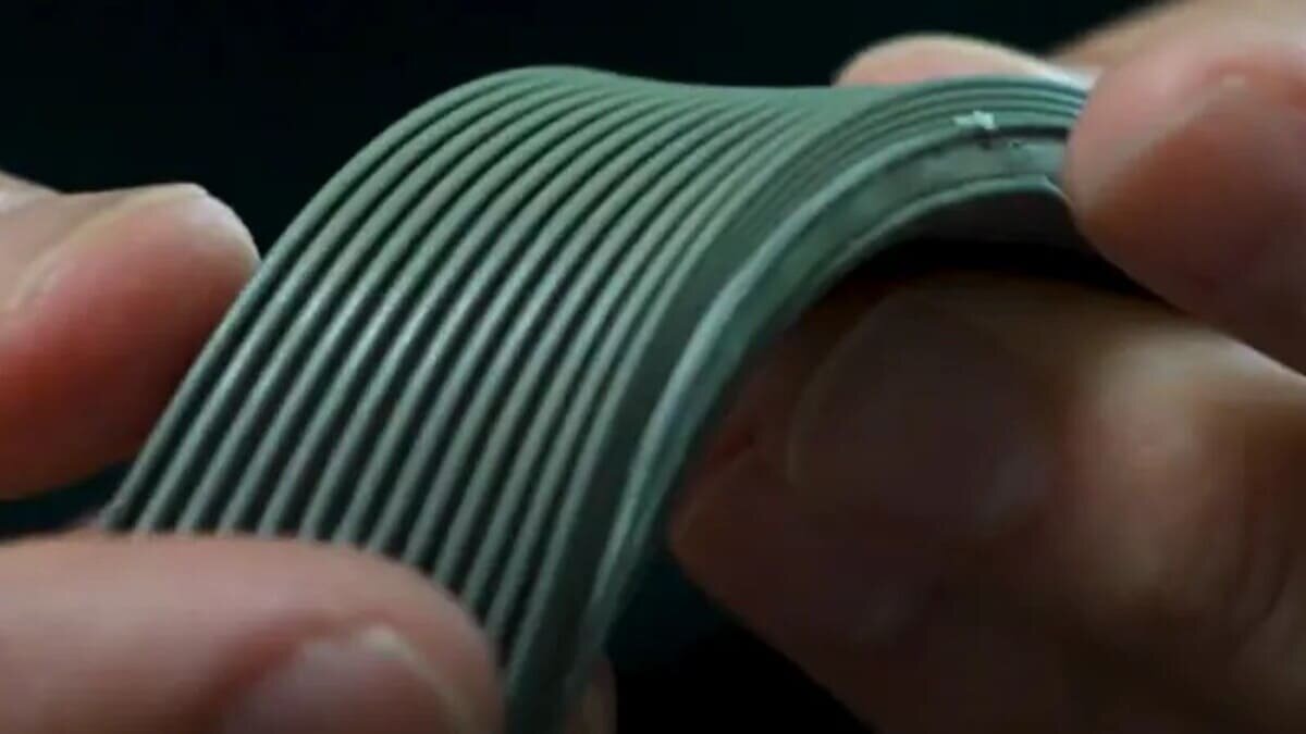    В Китае создали первый в мире резиновый материал, преобразующий тепло человеческого тела в электричество / © SCMP