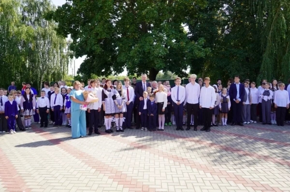    Брянский губернатор Александр Богомаз 1 сентября посетил родную школу