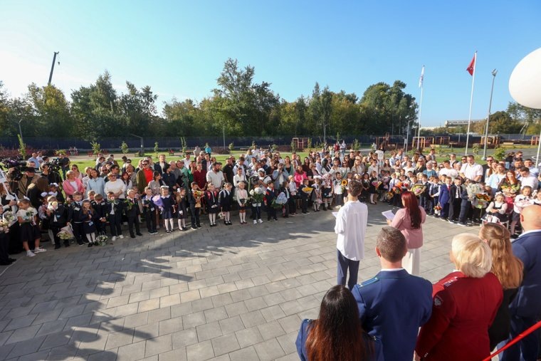 Для детей столицы прозвучал их первый звонок в новом учебном году. Фото: Чингаев Ярослав / Агентство «Москва»