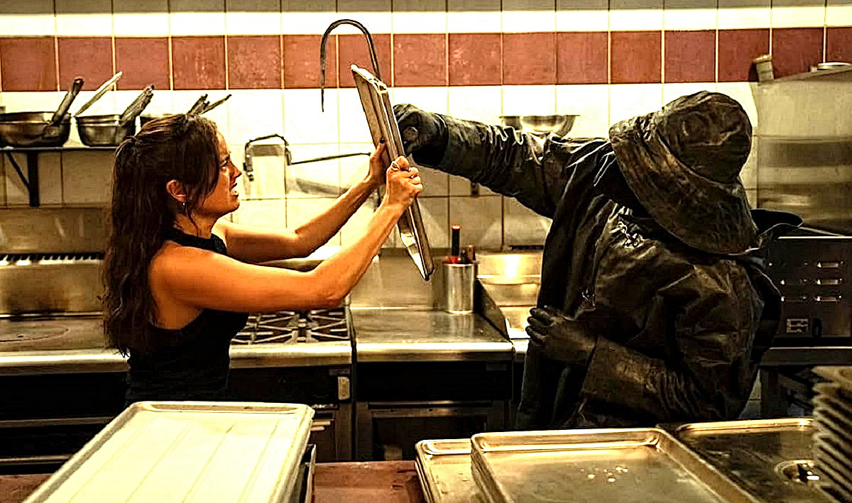 - БЗЫН-Н-Н-Н-НЬ!.. А счёт на табло два-ноль в пользу телезрителей. Третий раунд!