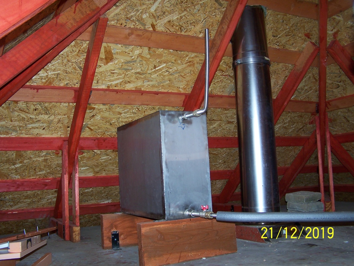 Бак 70 литров на чердаке