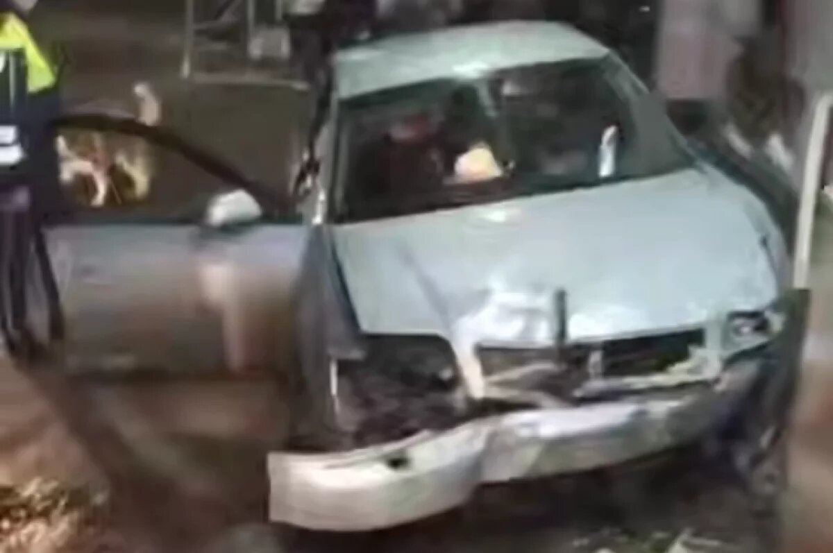    В Пермском крае водитель без прав уходил от погони и въехал в супермаркет