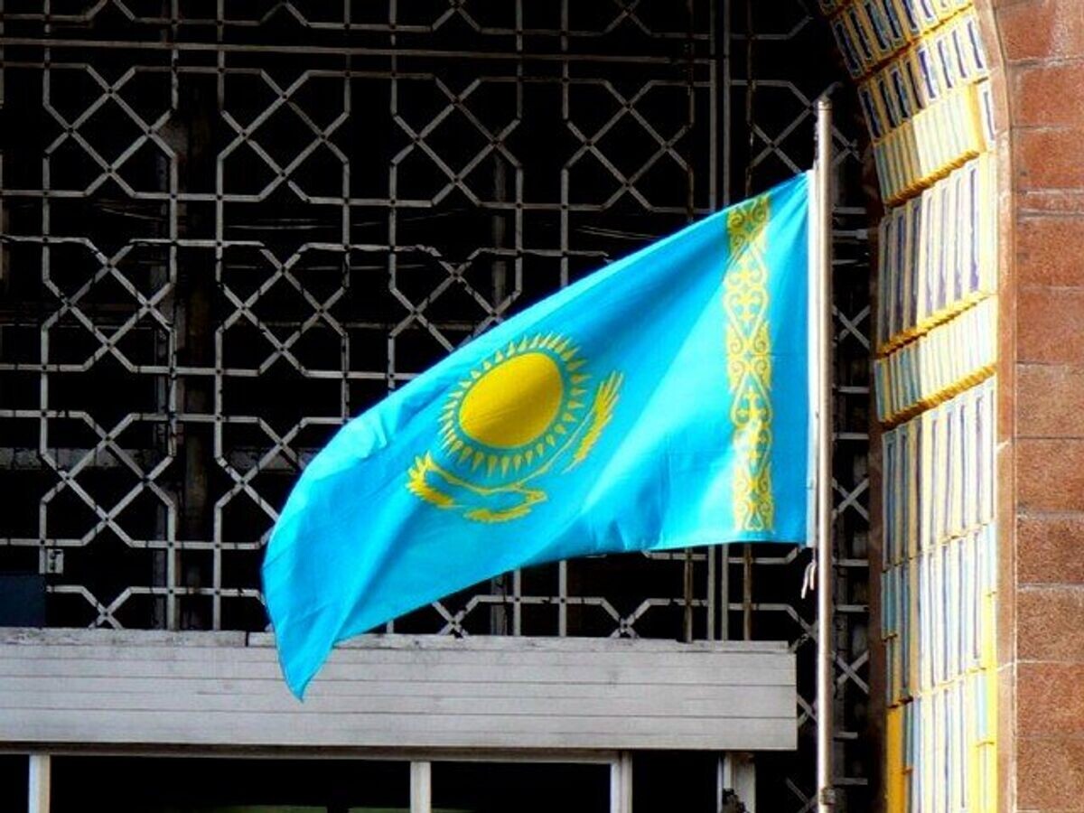    %Флаг Казахстана© flickr.com / sly06