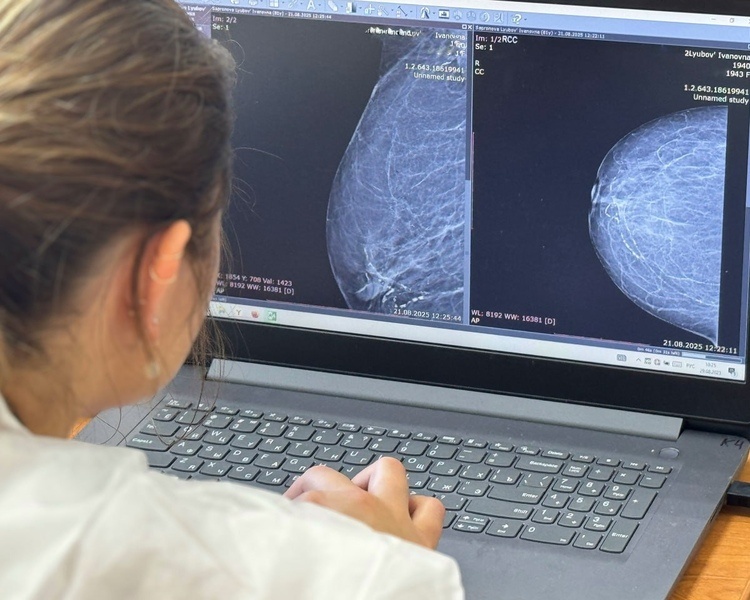     В Курской области онкологи осмотрели 44 человека во время выезда в Щигры