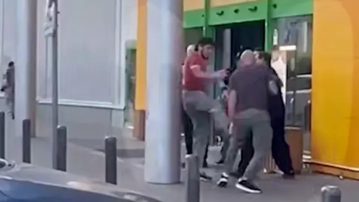 Скриншот видео социальные сети