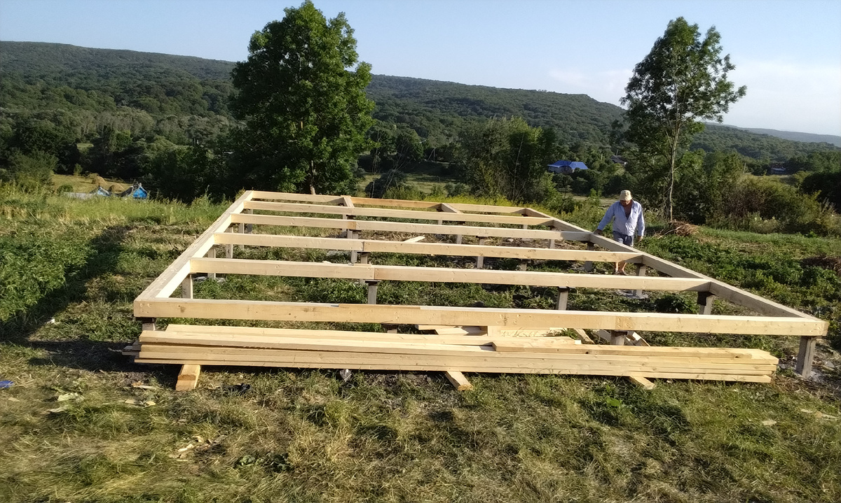 Нижняя обвязка дома 7x 10 метров. 