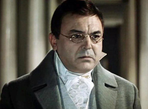 Сергей Бондарчук хорош в роли Пьера, типаж подходящий