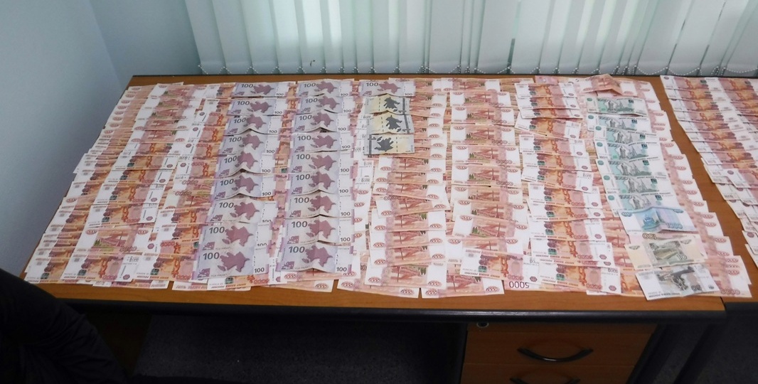 Из Сургута в Баку пытались незаконно вывезти 1,5 млн рублей