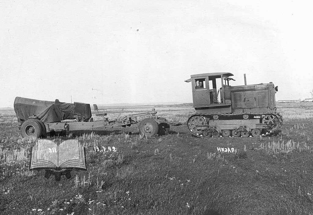 Сталинец С-10, можно сказать, эрзац-тягач. В серию он так и не попал, поскольку его место на производственной линии ЧКЗ занял Т-34.