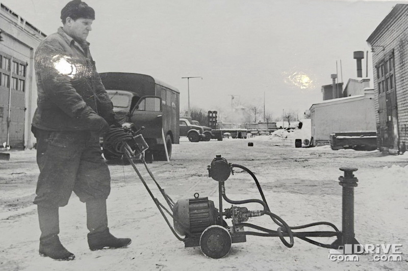 Передвижной гидравлический домкрат с электроприводом.