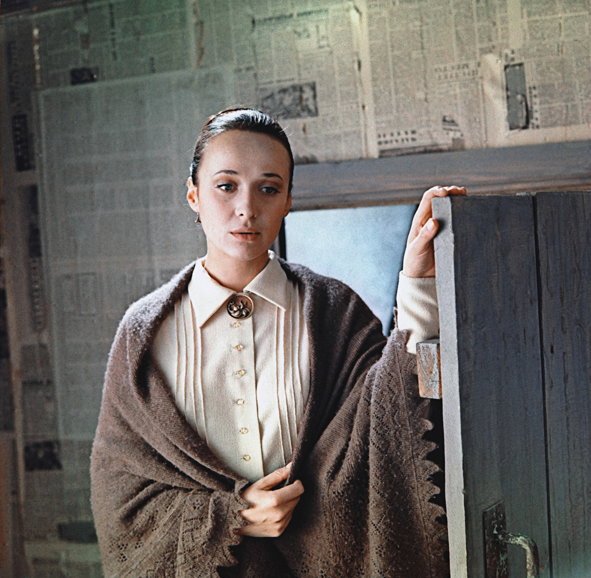    Ирина Печерникова родилась 2 сентября 1945 года в Грозном. Её родители были учёными-геофизиками. Семья вскоре переехала в Москву. На фото: в фильме «Города и годы» / РИА Новости