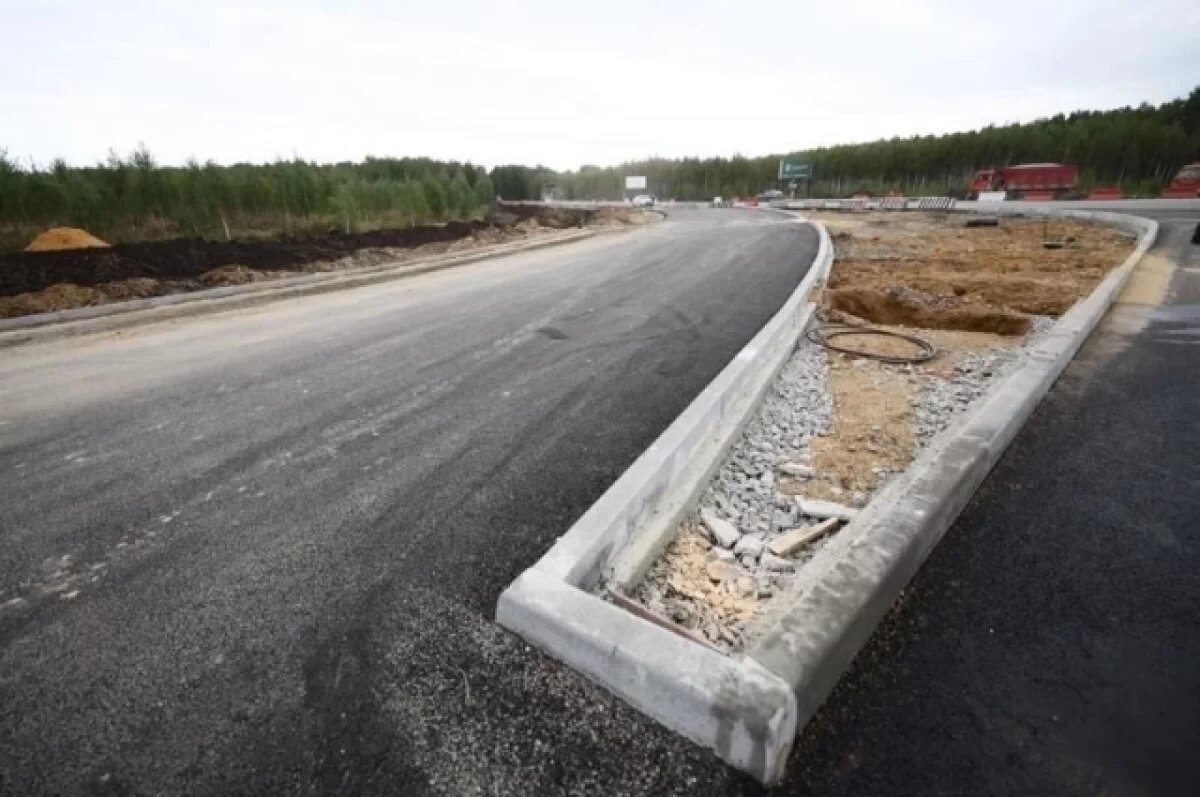    Новую дорогу к челябинским поселкам пообещали открыть в октябре