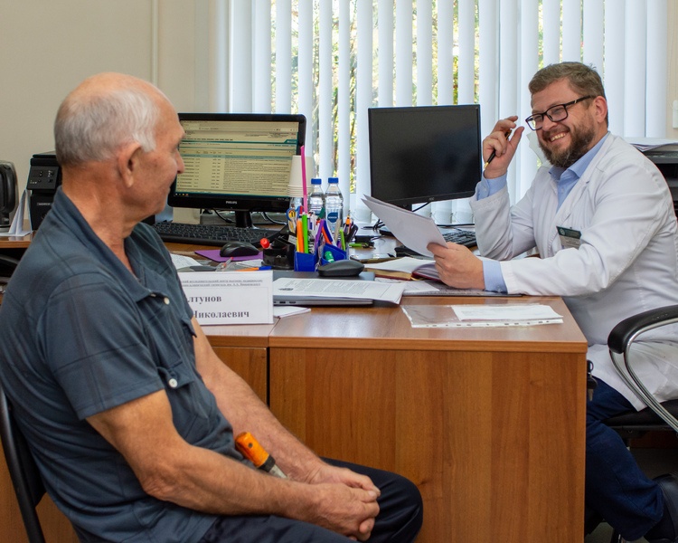     Кардиохирурги из Москвы провели выездной приём в Курской областной больнице