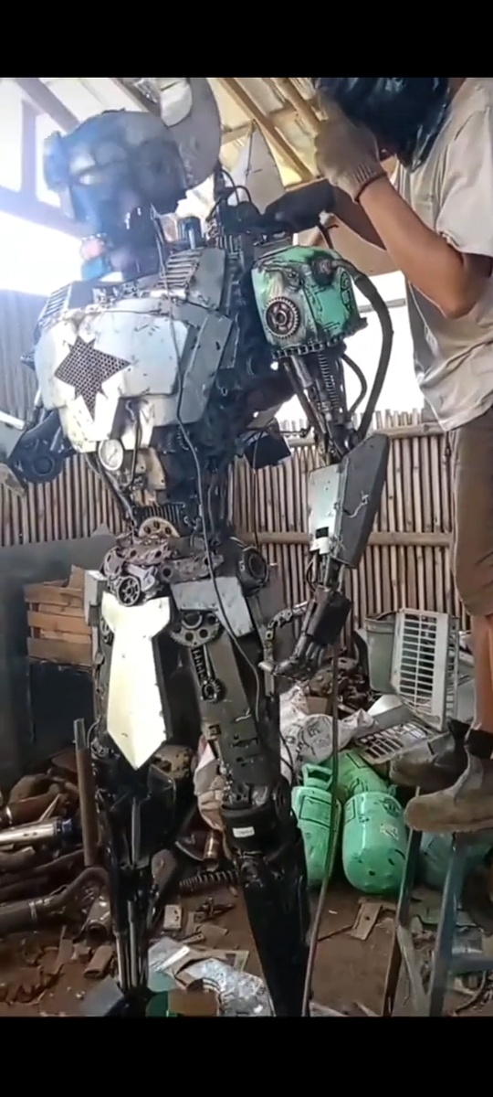 Робот который будет противостоять Нойзи.