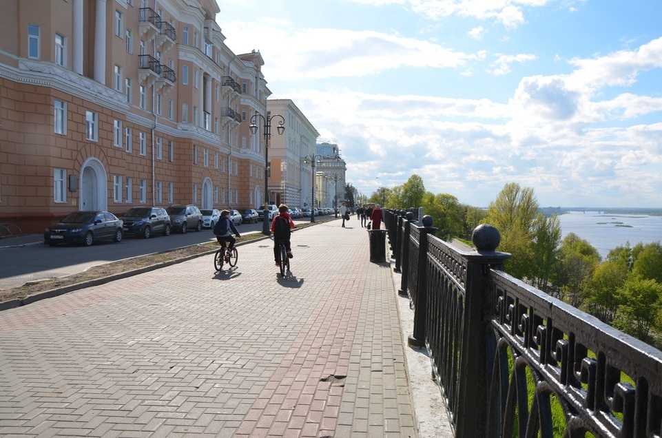    Верхневолжскую набережную сравнили с Патриаршими прудами. Ирина ШВЫРКАЕВА