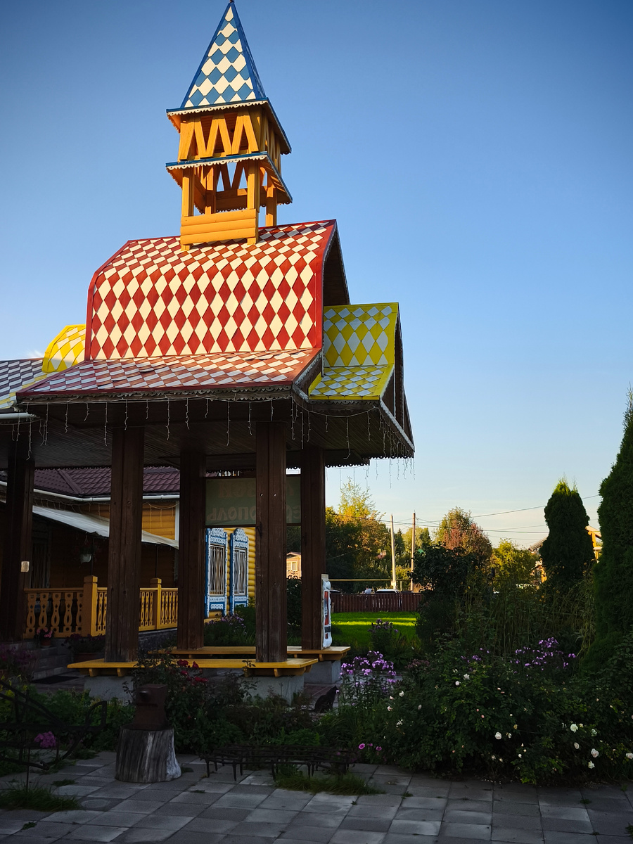 Крыльцо музея