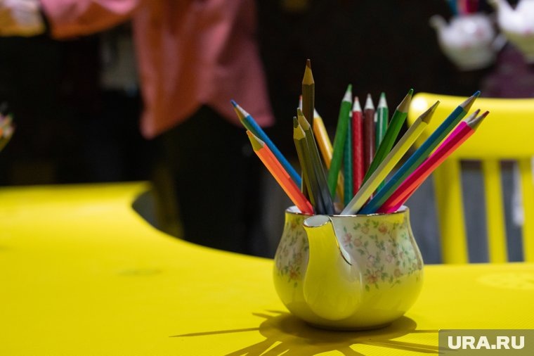 Ксения приняла решение в пользу этого детсада, руководствуясь заботой о безопасности своего ребенка. Фото: Руслан Яроцкий © URA.RU