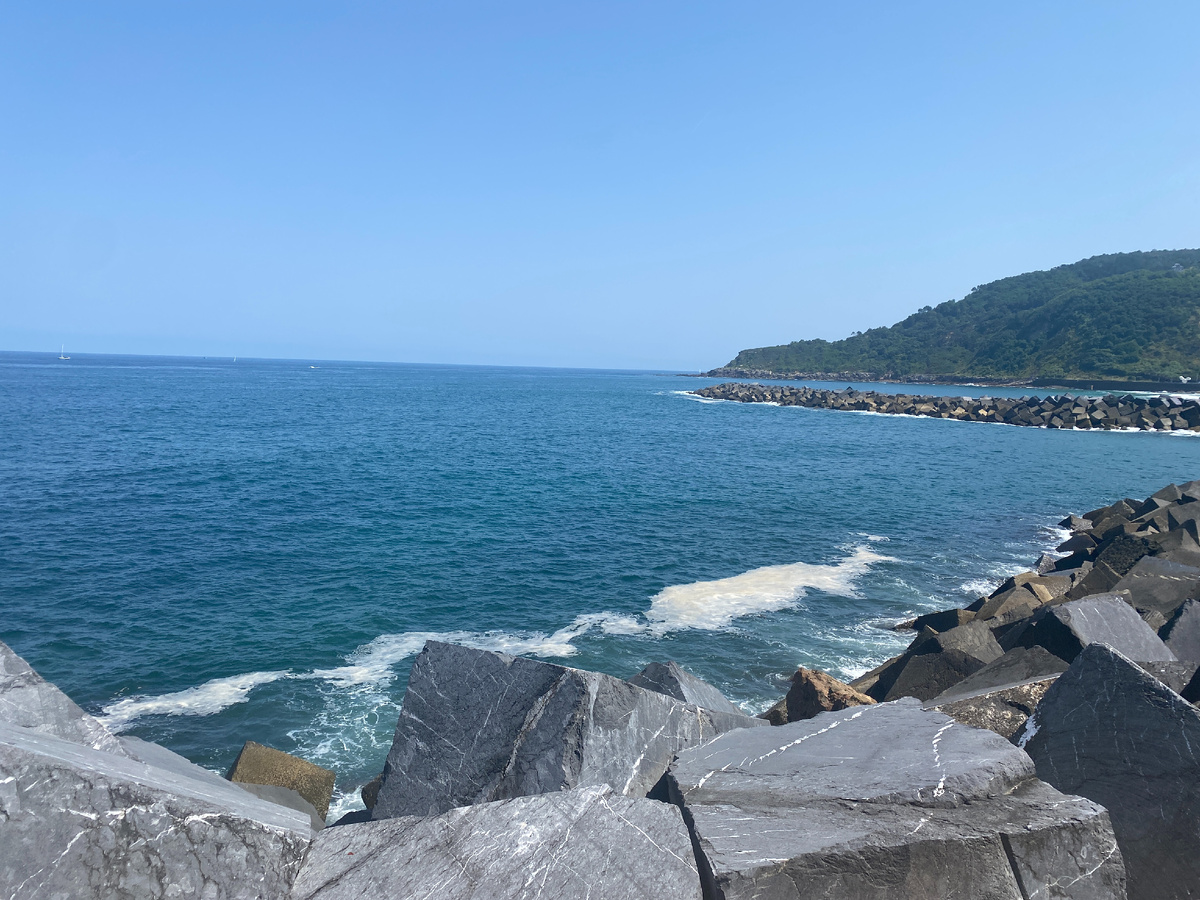 на побережье Бискайского залива Доностия-Сан-Себастьян