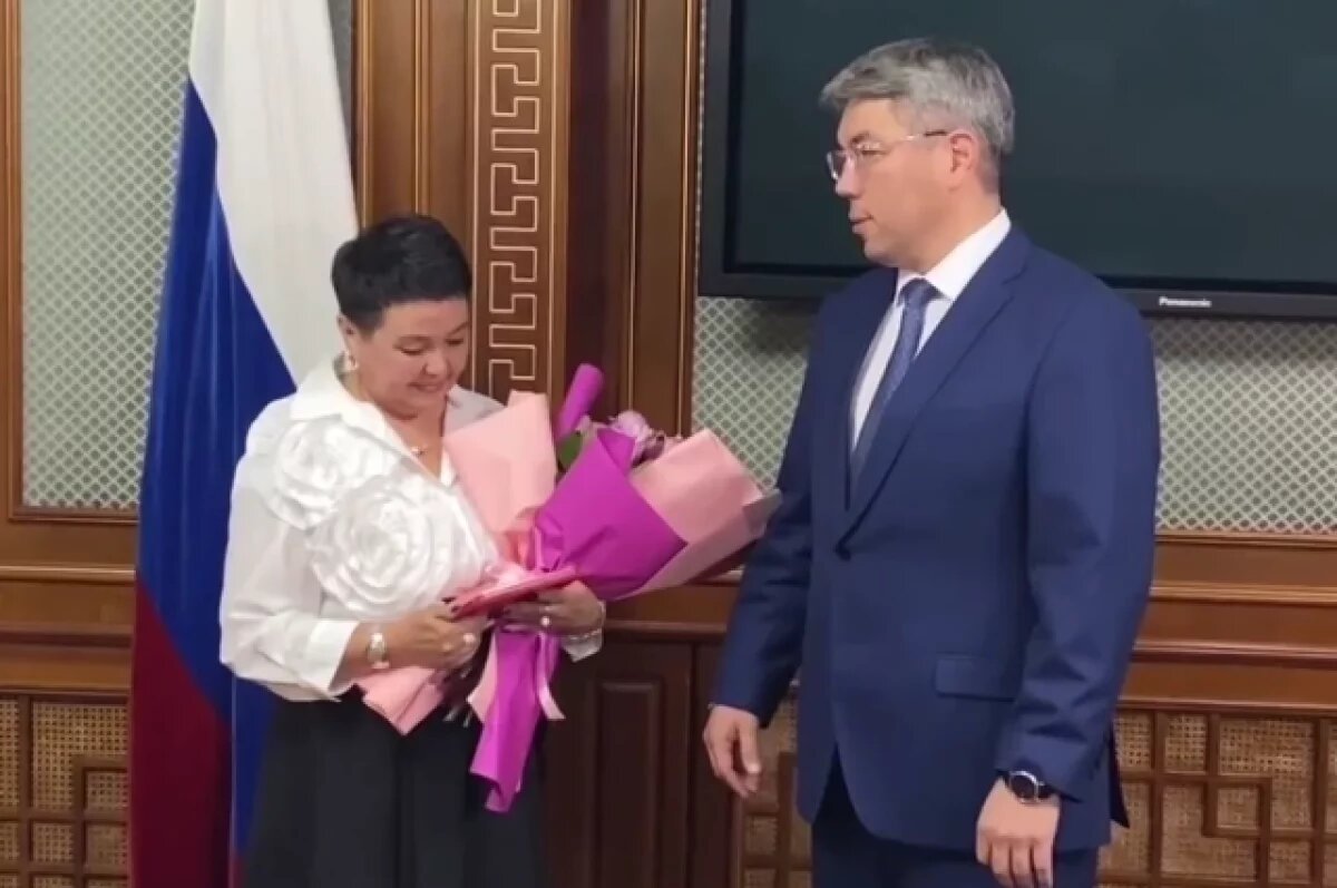    Глава Бурятии вручил медаль сестре погибшего на СВО военнослужащего