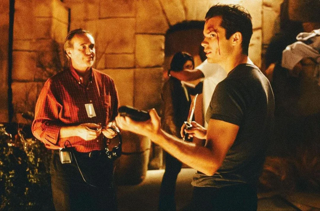 Фото из свободных источников. Режиссер Уэс Крейвен и Тимоти Олифант на съемках фильма "Крик 2".