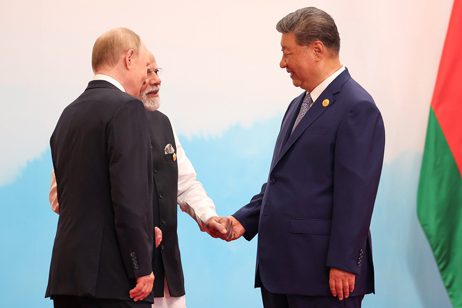 Владимир Путин с Премьер-министром Индии Нарендра Моди и Председателем КНР Си Цзиньпином перед началом заседания Совета глав государств – членов ШОС. | Фото: сайт президента России