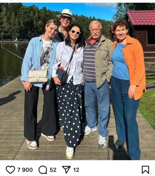    Екатерина и Александр Стриженовы с дочкой Александрой и Леонидом Якубовичем, фото: соцсети