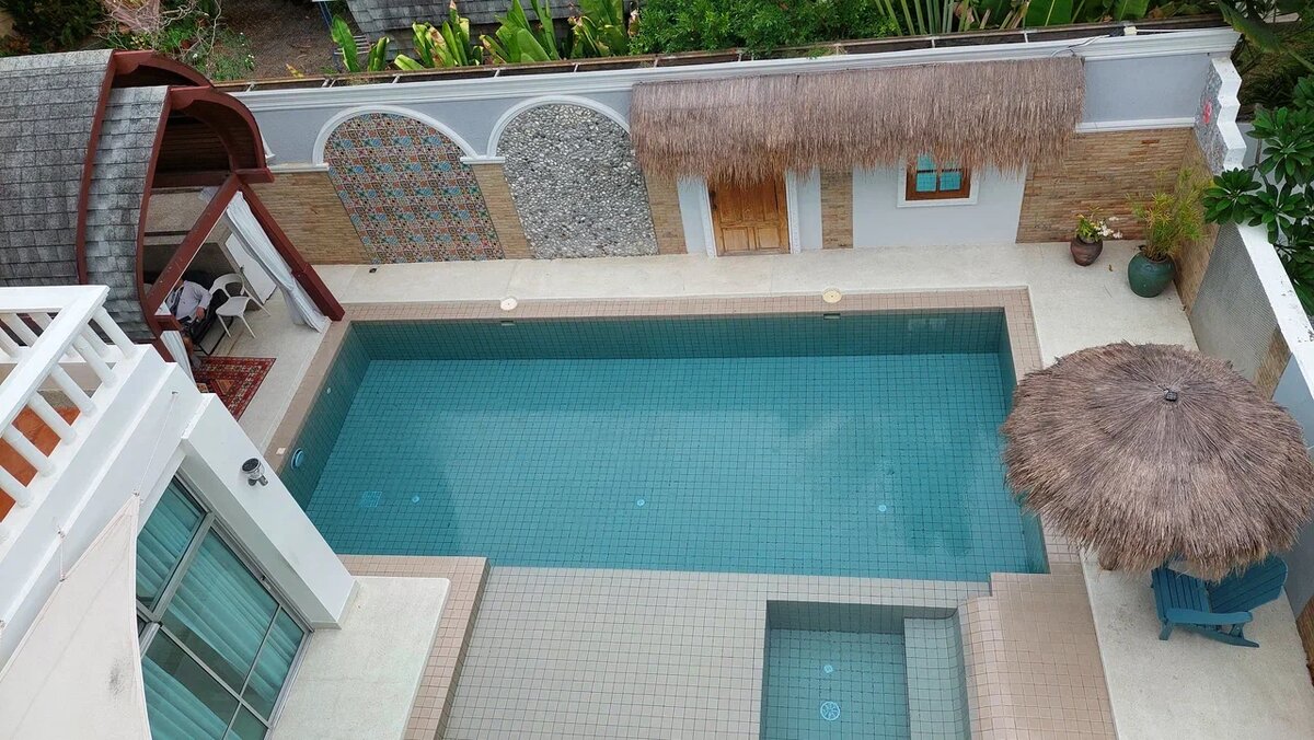 Фото автора. Вид на бассейн