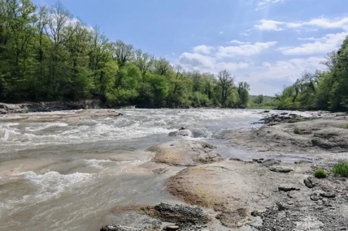    В Сочи трех человек смыло в горную реку при сбросе воды на ГЭС