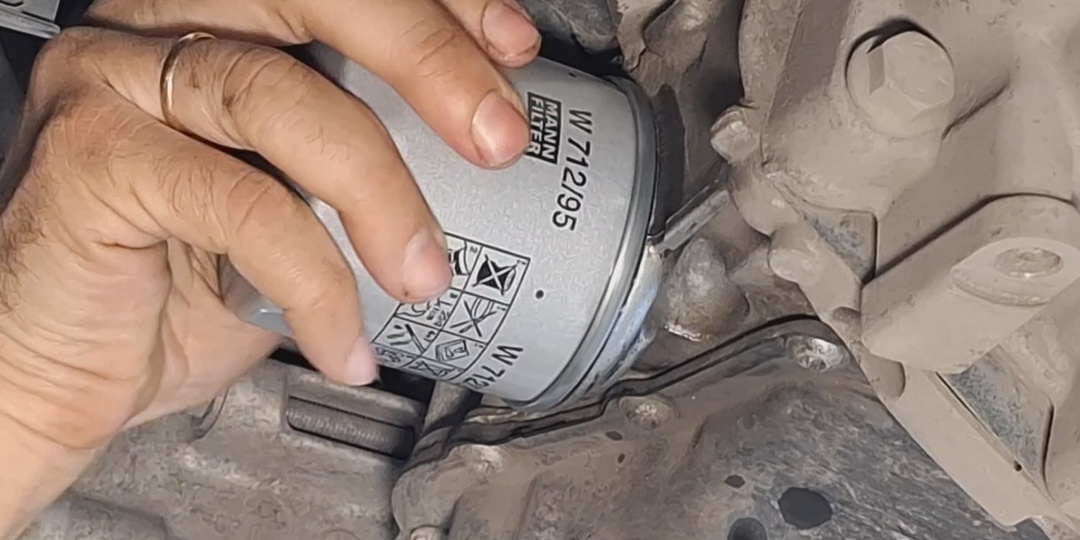 90 % меняют масло в двигателе неправильно: 5 самых частых ошибок