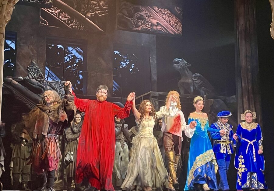    Театральные мероприятия становятся особенно популярными в выходные дни, когда у зрителей больше свободного времени