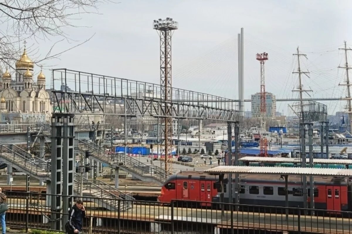    Под Петербургом пьяный мужчина едва не погиб под электричкой