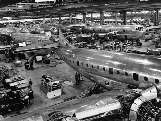 Производственная линия Boeing 377