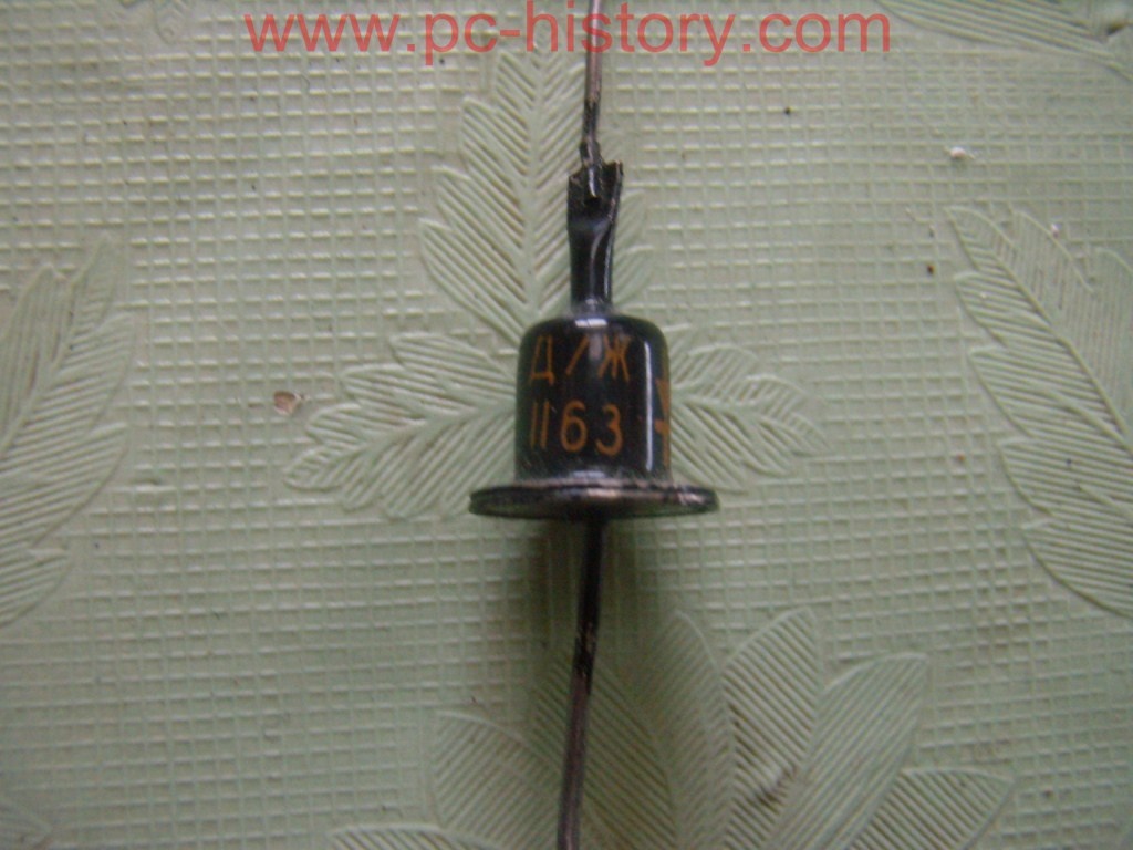 Вот такие две детальки размером с копеечную монету были установлены