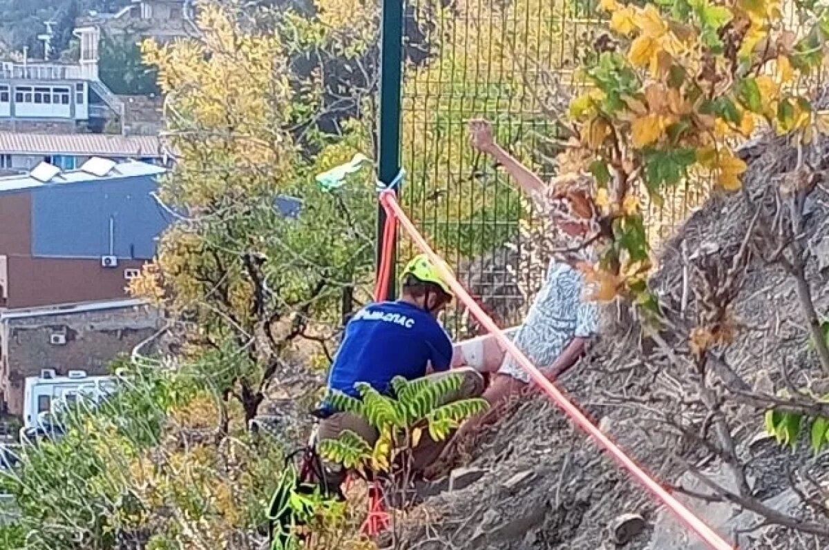    В Алуште спасли застрявшую на склоне женщину