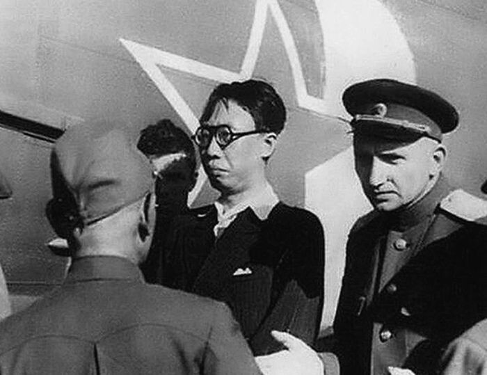 Отправка императора ПУ И в Советский Союз. А. ПРИТУЛА справа. Фото из архива редакции.