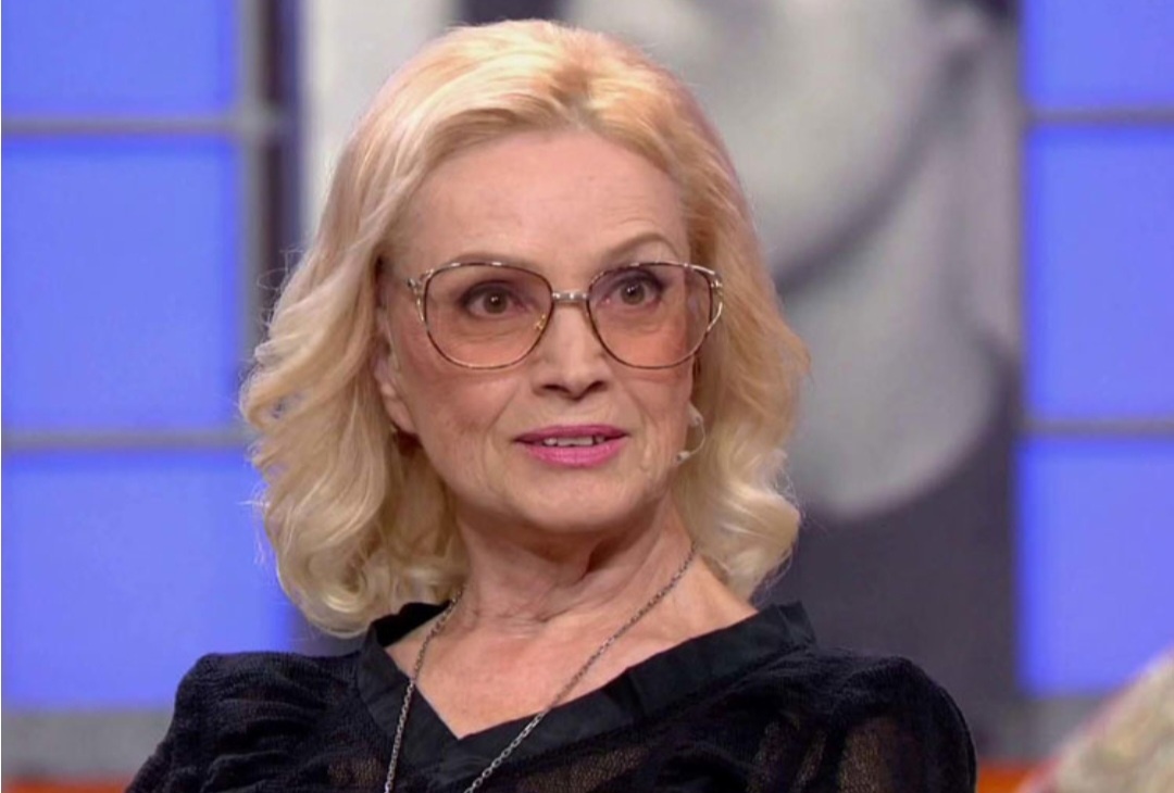 Любовь не забывает очки покупать и на солнышко смотреть в небо