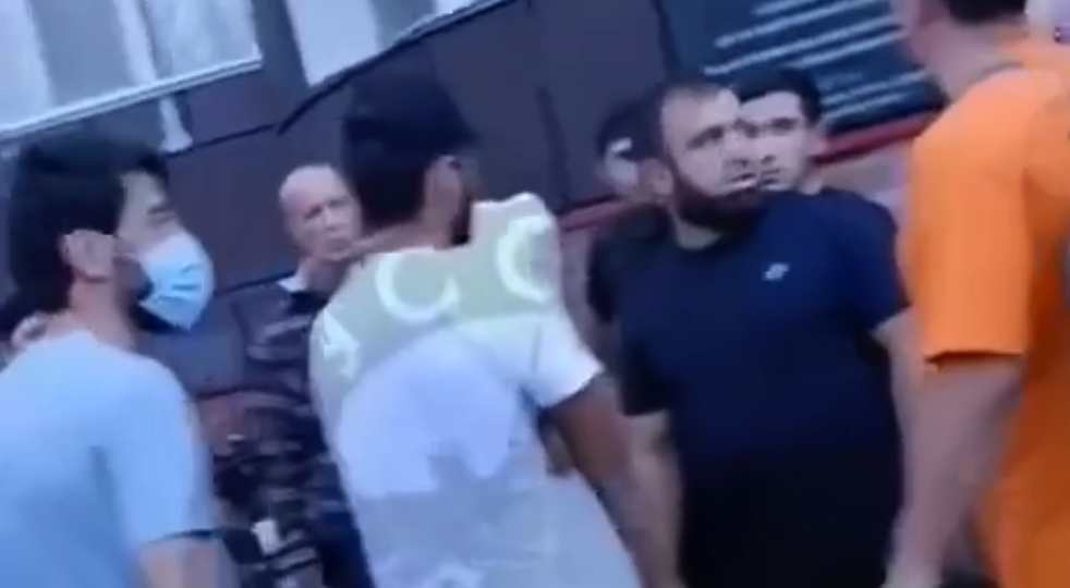 После заявления "Это наш город!" мигранты потребовали "принять новый порядок" в Сибири