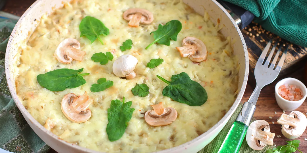 Жюльен с шампиньонами и сыром: пошаговый рецепт вкусного грибного блюда 🍄🧀