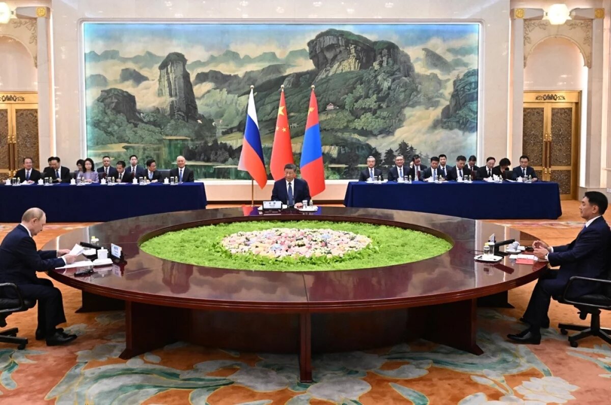     Как переговоры России, Индии и Китая оценивают в местной прессе — разбирался aif.ru