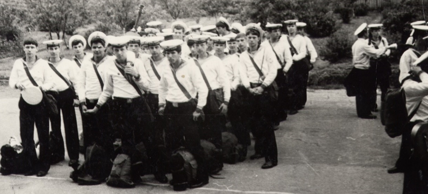 Коробка 1го и 2го взвода: Матвеев, власенко, снетков, литвинов, леонтьев, качалов, коробчанский, чекин, бабенко, цыкунов, тарабукин, жуков, егоров, колосов, барков, маслаков, ?, морозов, лапшин, павлов.