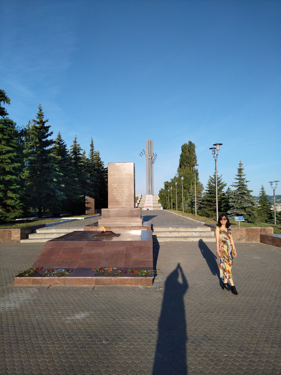 Автопутешественники на рассвете.